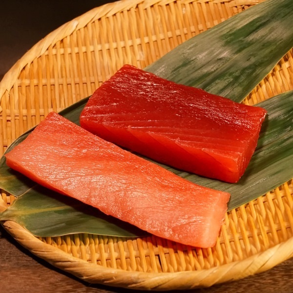 写真：生本マグロ　中トロ　（養殖）